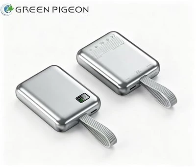 Mini Power Bank sisäänrakennetuilla kaapeleilla
